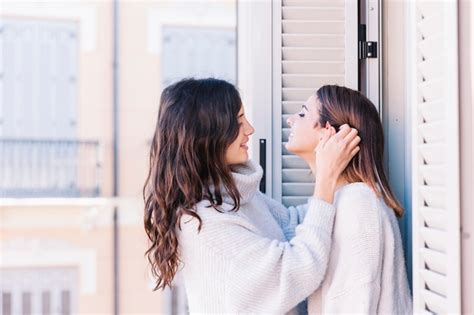 mujeres besandose|Más de 10 000 imágenes gratis de Mujeres Besandose y Mujeres .